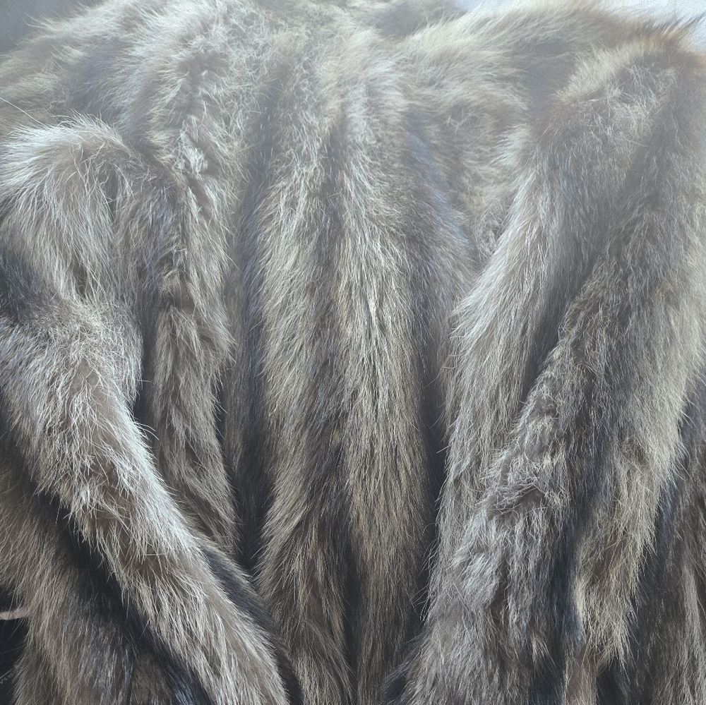 Luxurious Racoon Fur Coat - Picture 5 of 12